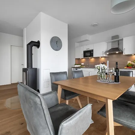 Apartment Ocean Sunrise- 3 Og, Ostseeblick, Balkon, Kamin Olpenitz